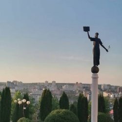 2 место90002314 Довыденко Только наука изменит мир. Памятник Науке А. Шишков