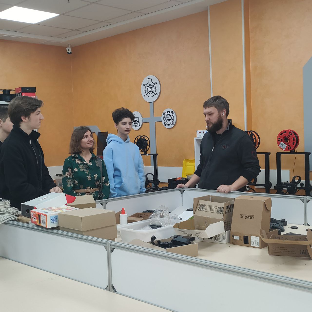 Эксплуатация сервисных роботов