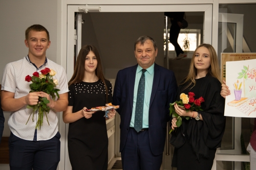 Праздничная программа «С праздником, любимые педагоги!», посвященная Дню учителя
